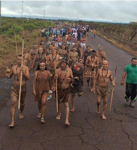 Indígenas en marcha hacía Caracas desde Puerto Ayacucho, Amazonas.